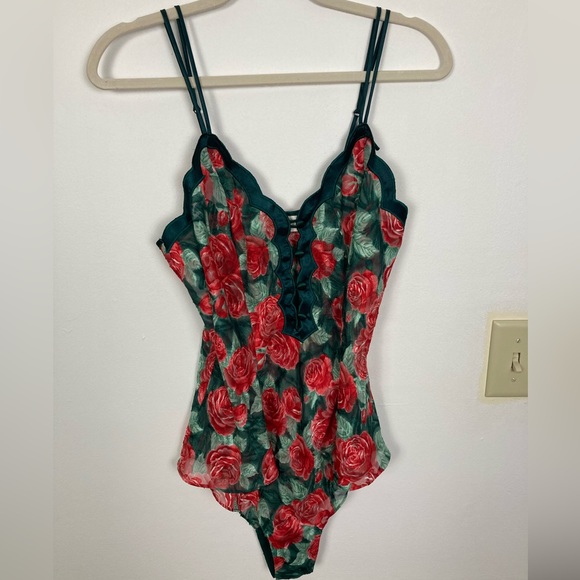 Victoria's Secret Other - NWT Vintage VS Gold Label Sheer Roses